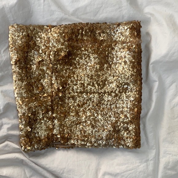 Stretchy sequenced gold top - Picture 2 of 3